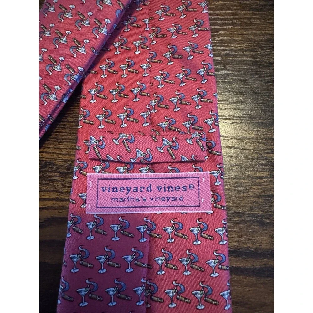 Vineyard Vines Men's Woven 100% Silk Novelty Tie - Pink Martini & Cigar Print
